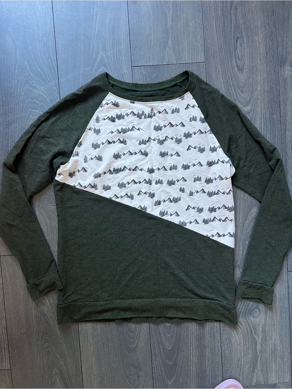 Whiteout Workshop Mountain Graphic Raglan Tee - Forest Green & White